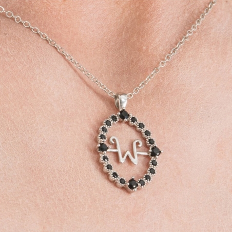 Pendentif Mercredi Addams, un accessoire idéal pour compléter le déguisement de Mercredi